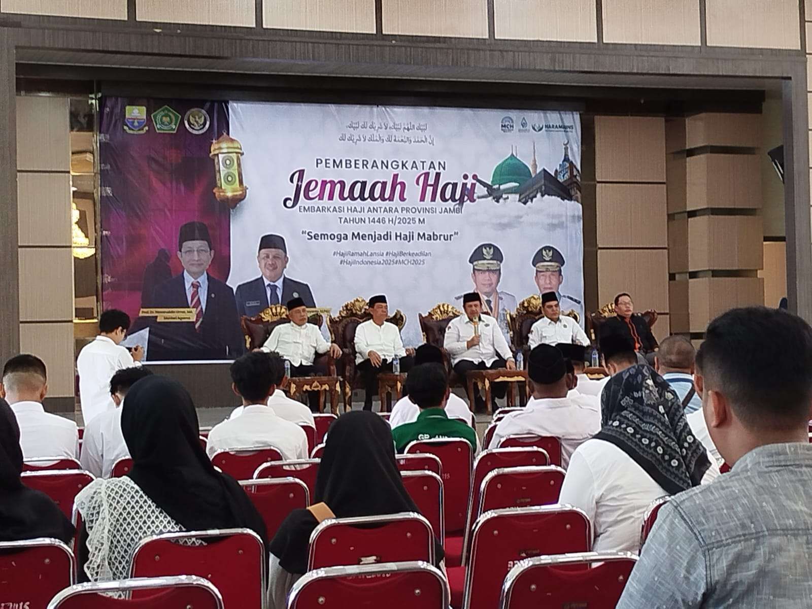 Kantor Wilayah Kementerian Agama (Kanwil Kemenag) Provinsi Jambi menyelenggarakan simulasi pelayanan ibadah haji tahun 2025